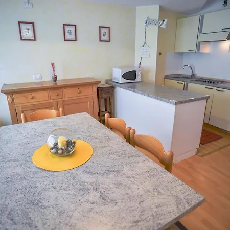 Res.albare/solaria Apt.solandra